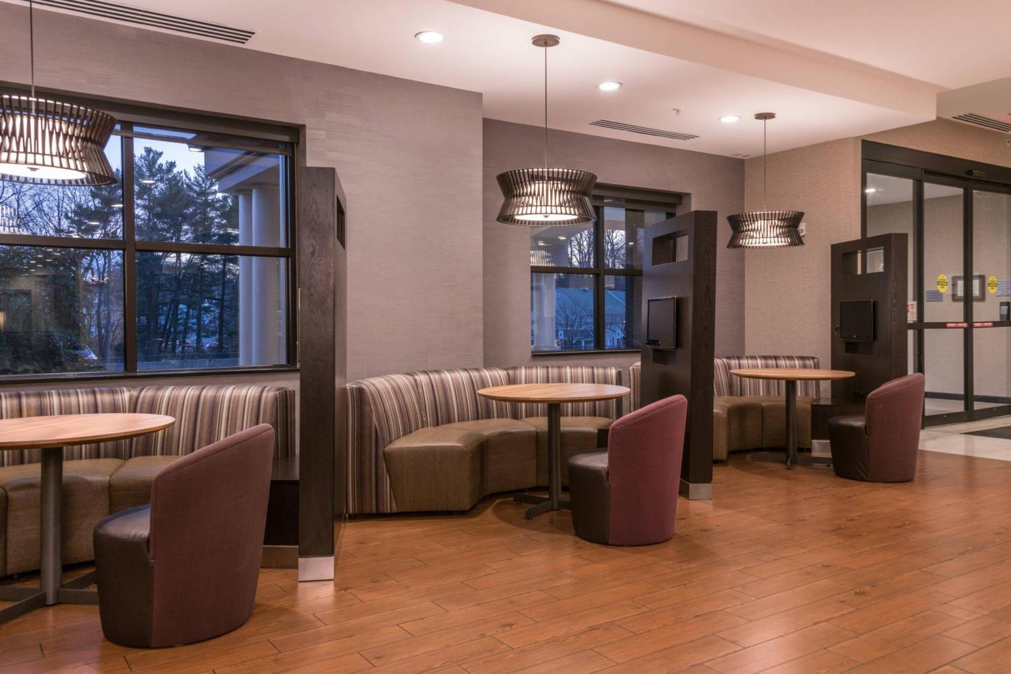 Courtyard By Marriott Newark-University Of Delaware מראה חיצוני תמונה