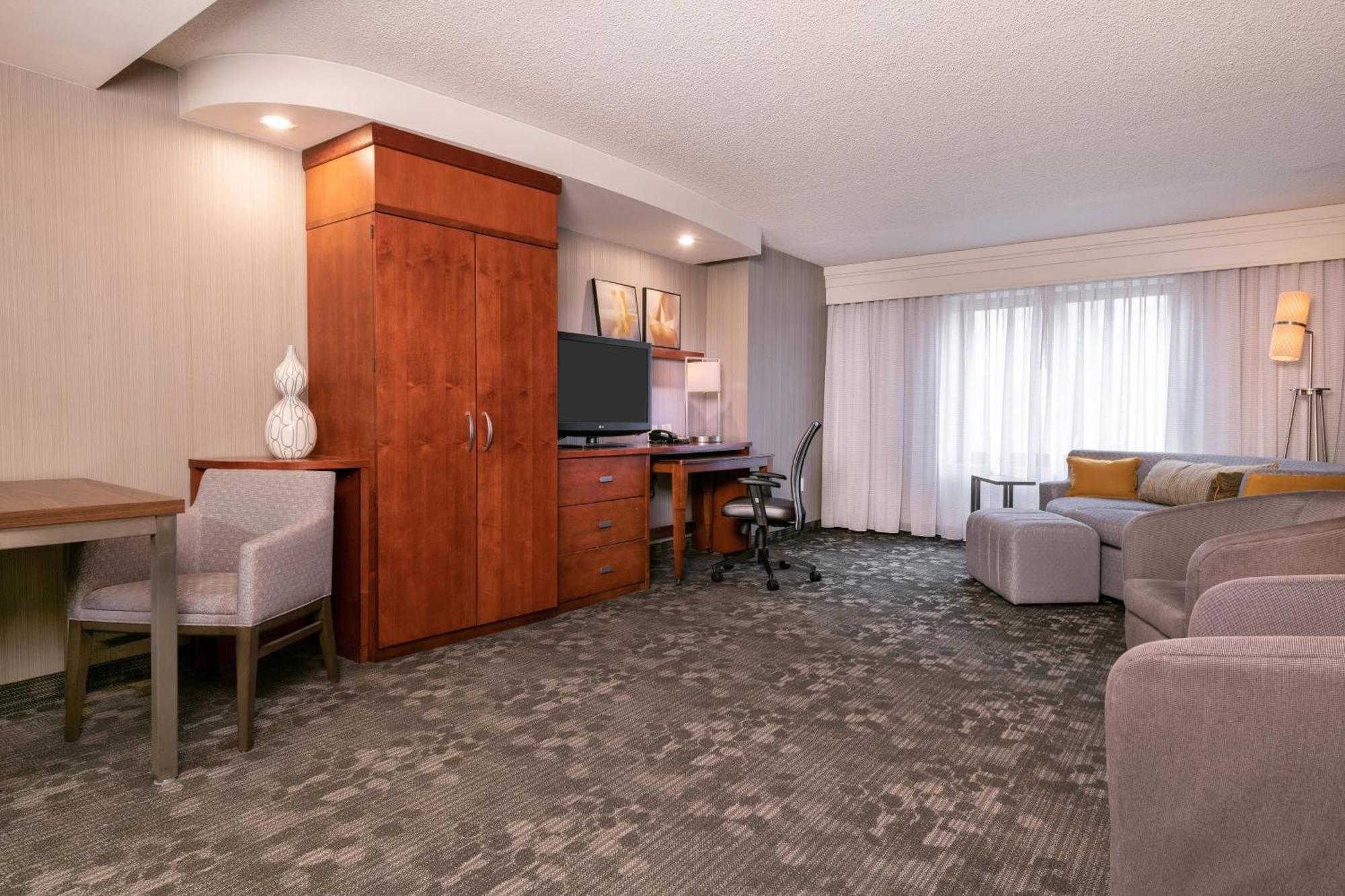 Courtyard By Marriott Newark-University Of Delaware מראה חיצוני תמונה