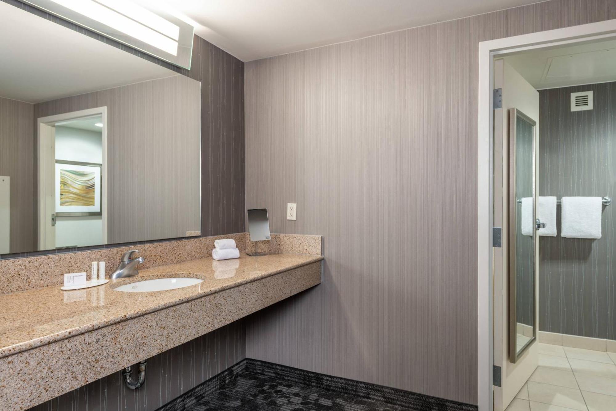 Courtyard By Marriott Newark-University Of Delaware מראה חיצוני תמונה