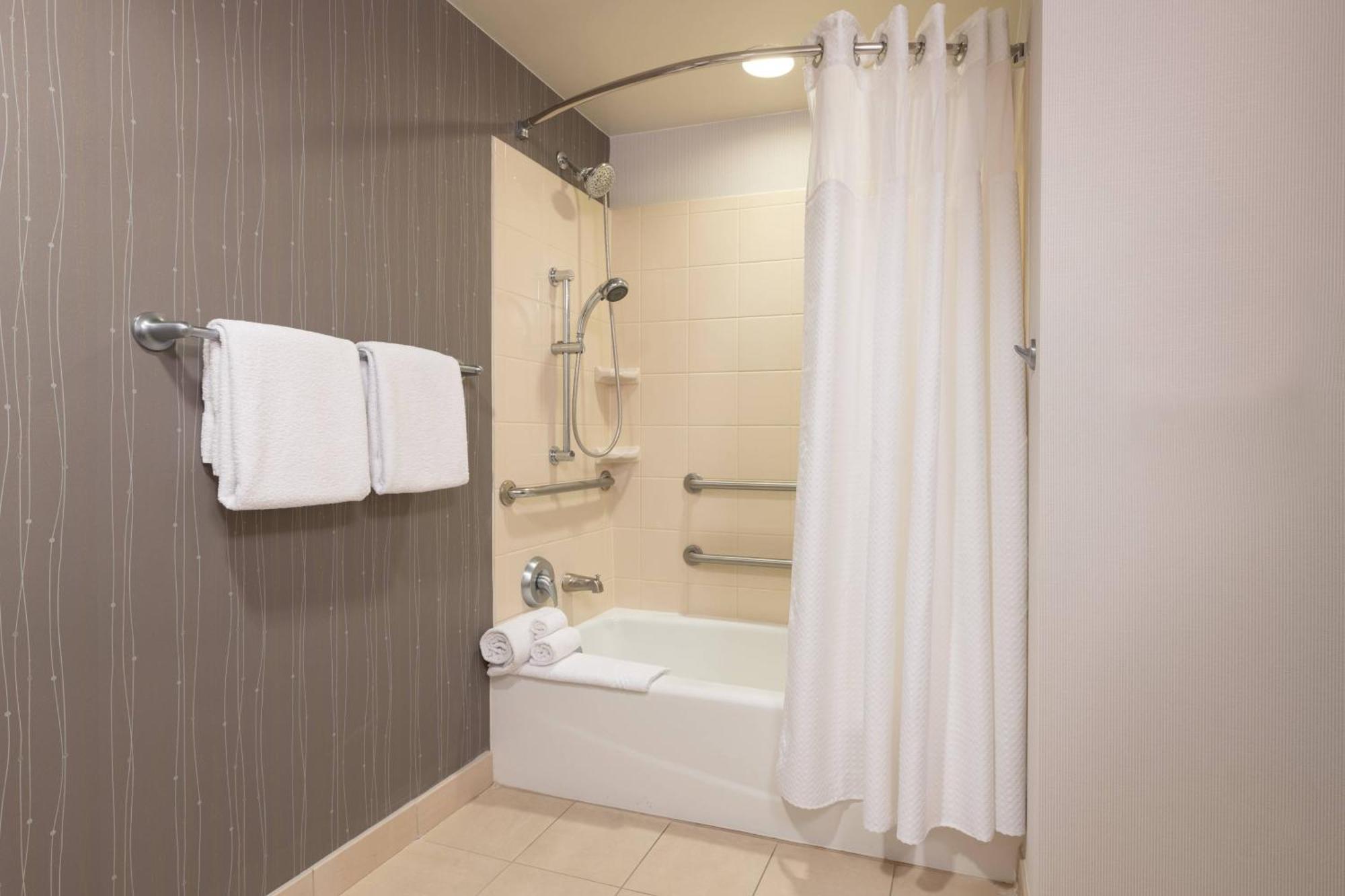 Courtyard By Marriott Newark-University Of Delaware מראה חיצוני תמונה