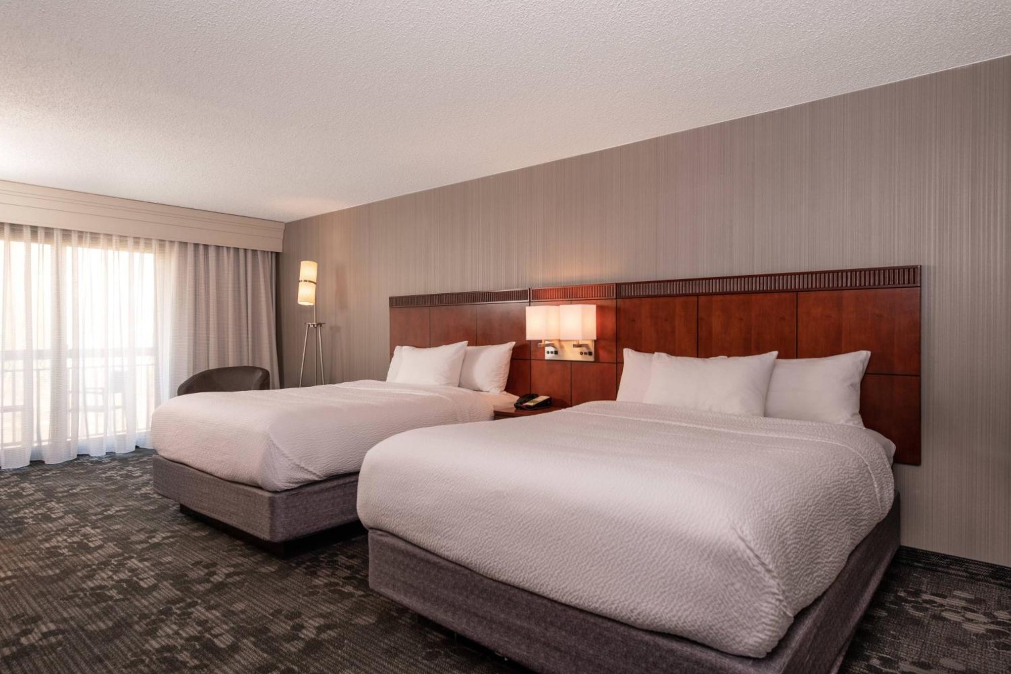 Courtyard By Marriott Newark-University Of Delaware מראה חיצוני תמונה