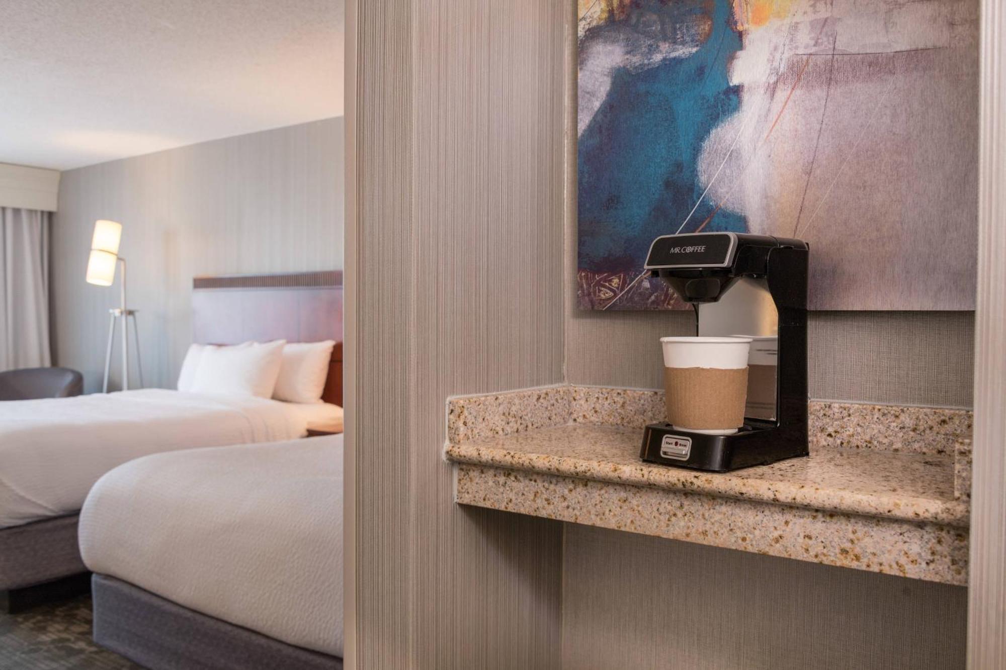 Courtyard By Marriott Newark-University Of Delaware מראה חיצוני תמונה